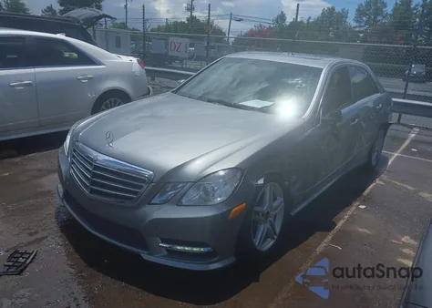 2013 Mercedes-Benz E 350 z USA, uszkodzony, nr VIN WDDHF5KB8DA701517